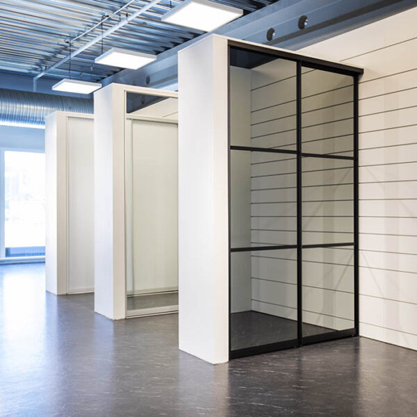 Derfor bør Trønderne velge Garderobemekka Visste du at skyvedørene til Garderobemekka produseres på Lade, eller at kurvsystemene kommer fra Verdal? I vår blogg på garderobemekka.no kan du lese mer om dette — og om alle de andre grunnene til at en skyvedørsgarderobe fra Garderobemekka er et godt valg både for lommeboka, tålmodigheten og samvittigheten.