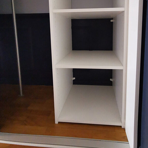 Hyller til skyvedørsgarderobe