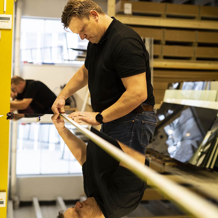 Did you know that Garderobemekka's sliding doors are manufactured in our own production facilities at Skedsmokorset and in Trondheim? Buying a sliding door wardrobe from us is a sustainable choice.