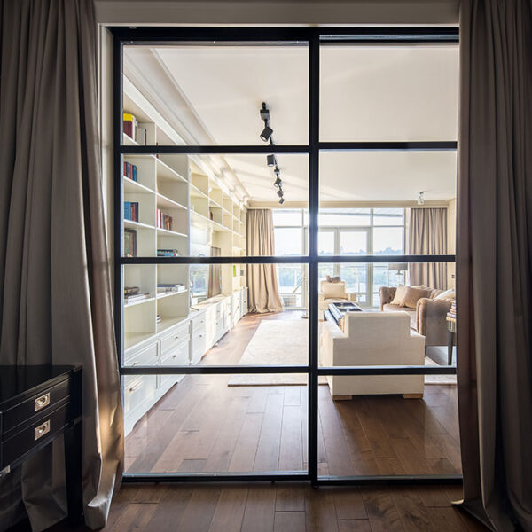 New York loft på budsjett | Garderobemekka AS Drømmer du om New York loft-stilen, men er redd det skal koste skjorta? Med en skyvedørsløsning fra Garderobemekka, får du både stilen og funksjonen, men til en rimelig penge. Les mer på garderobemekka.no