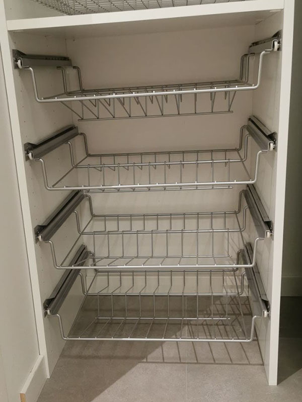 garderobeinnredning med skohyller i høy kvalitet