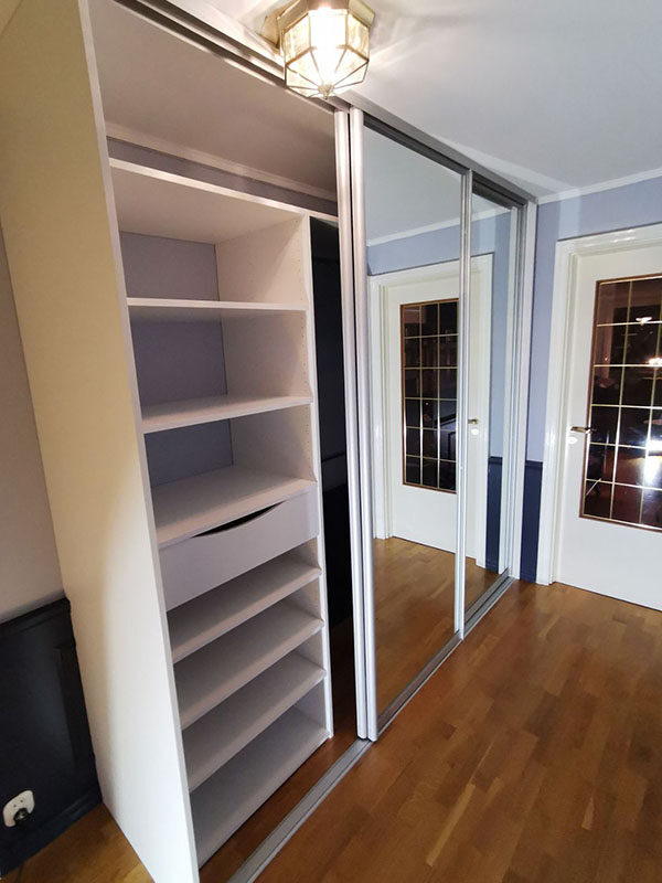 skreddersydd garderobeinnredning med hyller og skuffer