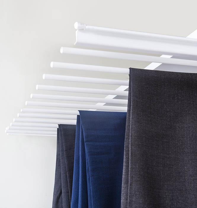 Innredningsstativer med bukseheng til skyvedørsgarderobe