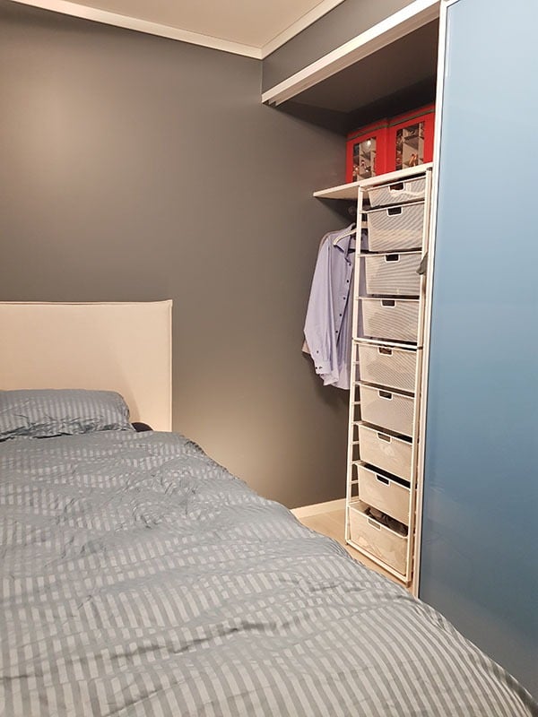 Da Ingeborg og samboeren tok kontakt med Garderobemekka, var planen klar: De ville ha blå skyvedørsgarderober. Og blått er det blitt! Les hele historien på garderobemekka.no