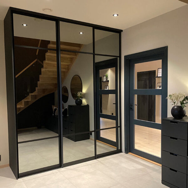 Hans Petter Ingebrigtsen er de trønderske kundenes trygge guide i garderobejungelen. Han strekker seg langt for å få fornøyde kunder! Les hans beste råd for at du kan bli en av dem i bloggen vår på garderobemekka.no.